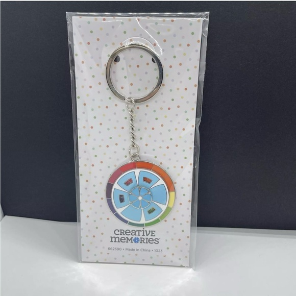 Creative Memories Color Wheel Keychain 2023 Limited Edition Brand New - Picture 7 of 9